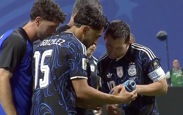 Messi và Argentina thích thú ‘soi phao thi’ của thủ môn Pickford, chỉ tiếc Anh chẳng được dùng- Ảnh 1.