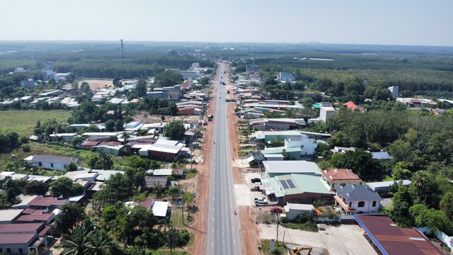  Di dời trụ điện, tháo 'điểm nghẽn' dự án nâng cấp, mở rộng quốc lộ 14- Ảnh 6.