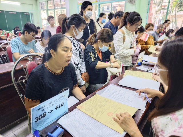 Con phân bổ về trường cách 8 km: Phụ huynh được điều chỉnh 'trong 1 nốt nhạc' - Ảnh 2.