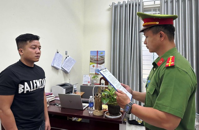 Công an Đà Nẵng khởi tố 2 người 'khủng bố tinh thần' đòi tiền cọc đất- Ảnh 1.