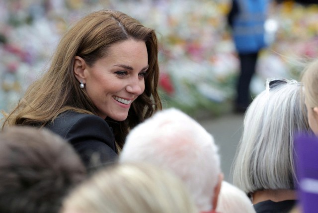 Sự thanh lịch làm nên thương hiệu của Công nương Kate bắt nguồn từ Nữ hoàng Elizabeth - Ảnh 1.