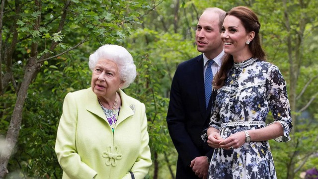Sự thanh lịch làm nên thương hiệu của Công nương Kate bắt nguồn từ Nữ hoàng Elizabeth - Ảnh 2.