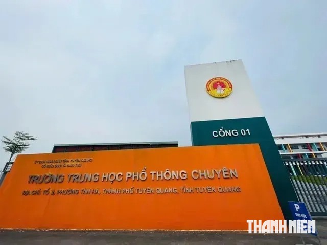 Vụ điểm 10 toán: Giáo viên ngữ văn Trường chuyên Tuyên Quang đầu thú- Ảnh 1.
