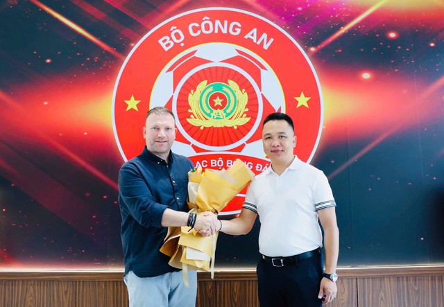 CLB Công an TP.HCM mua sắm tất bật: Người hùng Thường Châu Phan Văn Đức và ai nữa?
- Ảnh 3.