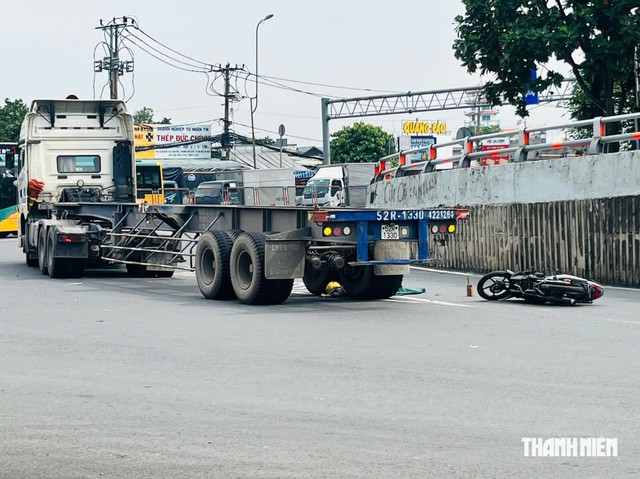 Cô gái 23 tuổi tử vong dưới bánh xe container tại cầu vượt Linh Xuân - Ảnh 1.