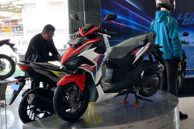 Mua Honda Vario Evo 160 sử dụng được 1 ngày, khách hàng tố xe bị chảy dầu - Ảnh 3.
