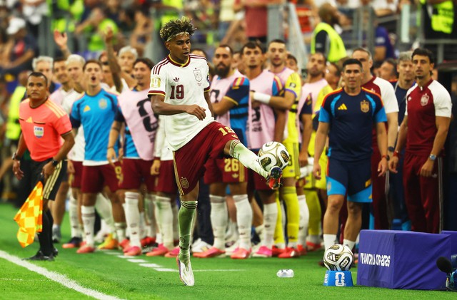 Yamal nói gì về bức ảnh Messi tắm cho mình hồi bé xíu: Thật tuyệt khi đối đầu chung kết World Cup- Ảnh 3.