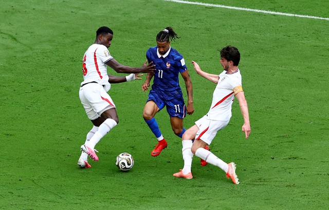 Olise 'dọn cỗ' cho Mbappe trận Pháp thua Anh, phá kỷ lục 56 năm của Pele- Ảnh 3.