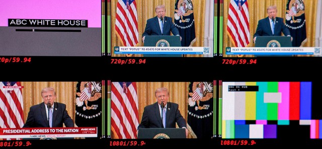 Cuộc đối đầu giữa Tổng thống Trump và truyền thông Mỹ - Ảnh 1.