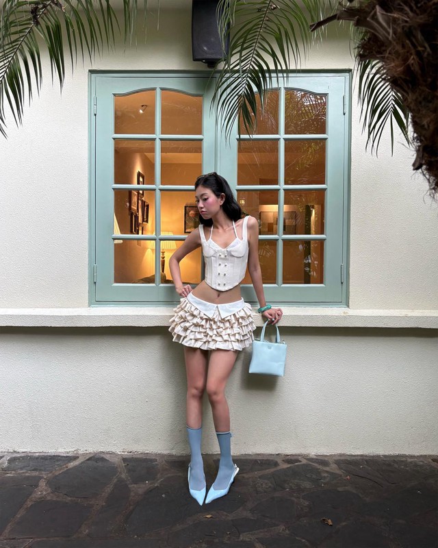 Biến hóa đa dạng cùng trang phục corset hiện đại, hợp mọi hoàn cảnh- Ảnh 4.