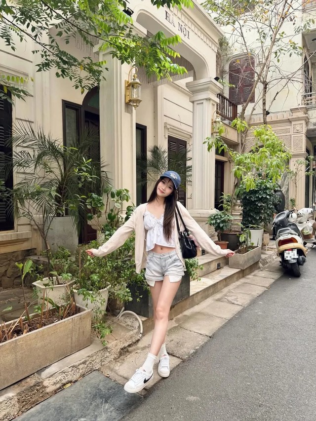 Giày thể thao, bạn đồng hành cùng nàng xuống phố ngày hè- Ảnh 1.