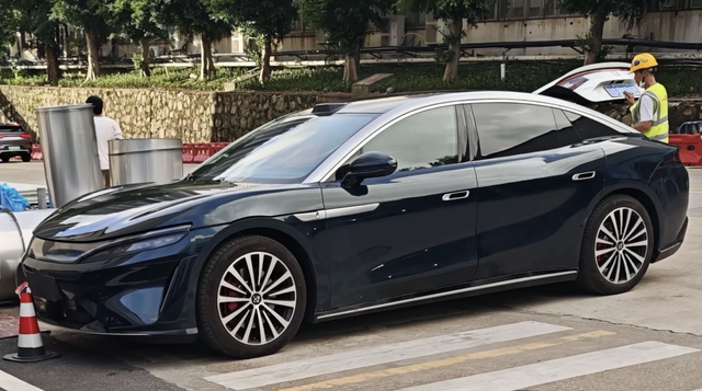 Ô tô điện BYD 'gánh' bộ pin 725 kg, đi được 1.000 km sau mỗi lần sạc- Ảnh 1.