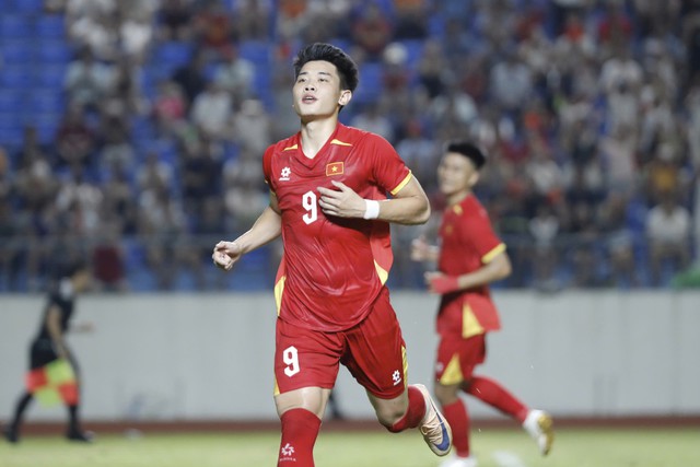 Đội tuyển Việt Nam tr&igrave;nh l&agrave;ng lối tấn c&ocirc;ng đẹp mắt nhất lịch sử ở ASEAN Cup?- Ảnh 3.
