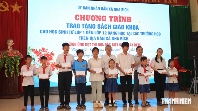 Thêm xã ở Đồng Nai tặng SGK miễn phí cho học sinh từ lớp 1 đến 12 - Ảnh 3.