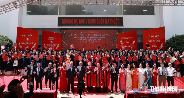 Hơn 93% sinh viên Trường ĐH Y dược Buôn Ma Thuột tốt nghiệp loại khá, giỏi - Ảnh 1.