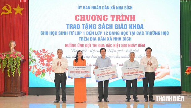 Thêm xã ở Đồng Nai tặng SGK miễn phí cho học sinh từ lớp 1 đến 12 - Ảnh 1.