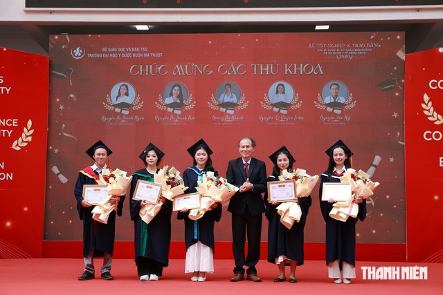 Hơn 93% sinh viên Trường ĐH Y dược Buôn Ma Thuột tốt nghiệp loại khá, giỏi - Ảnh 3.