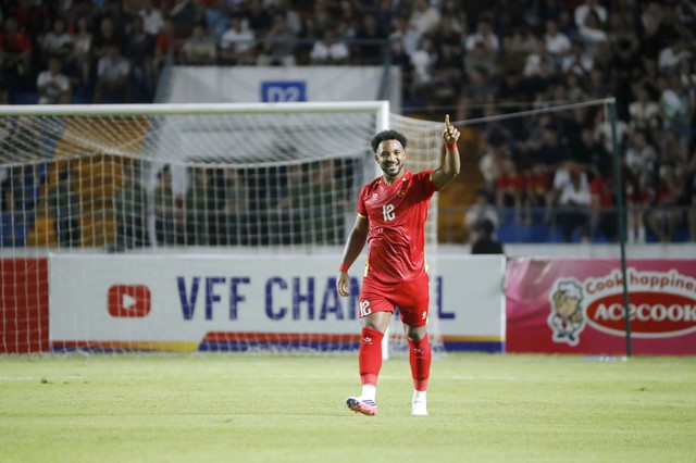 Đội tuyển Việt Nam tr&igrave;nh l&agrave;ng lối tấn c&ocirc;ng đẹp mắt nhất lịch sử ở ASEAN Cup?- Ảnh 4.