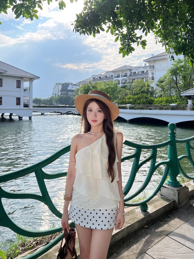 Trẻ trung hơn với xu hướng họa tiết chấm bi thời thượng- Ảnh 5.
