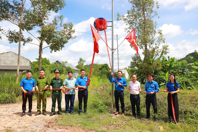 'Kỳ nghỉ hồng' cán bộ trẻ chung tay hỗ trợ vùng biên- Ảnh 2.