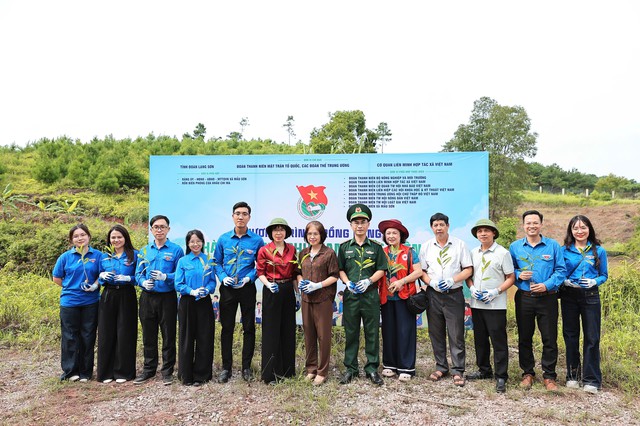 'Kỳ nghỉ hồng' cán bộ trẻ chung tay hỗ trợ vùng biên- Ảnh 4.