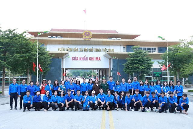 'Kỳ nghỉ hồng' cán bộ trẻ chung tay hỗ trợ vùng biên- Ảnh 1.