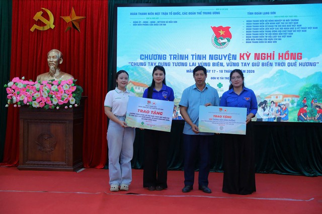 'Kỳ nghỉ hồng' cán bộ trẻ chung tay hỗ trợ vùng biên- Ảnh 5.