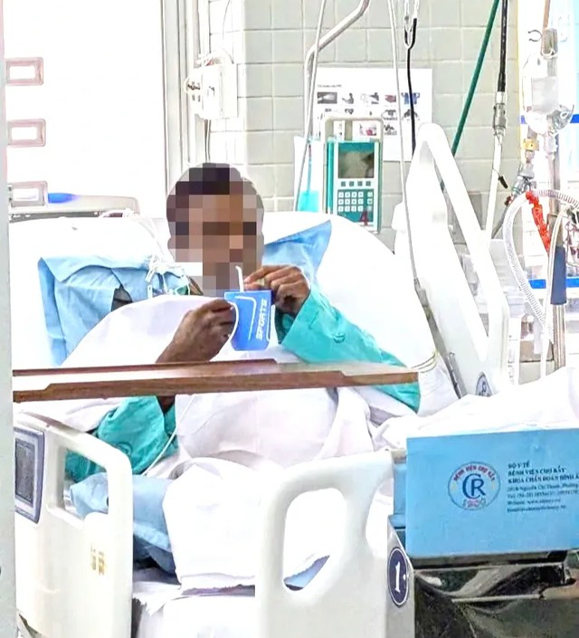 Bệnh nhân nặng nhất trong vụ lật ca nô ở Phú Quốc đã tự ăn uống được- Ảnh 1.