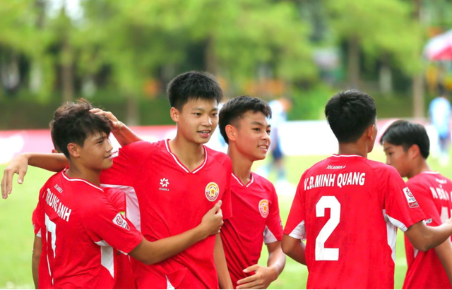 Xác định đội bóng đầu tiên vào tứ kết giải U.17 quốc gia: U.17 Hà Nội ghi danh- Ảnh 2.