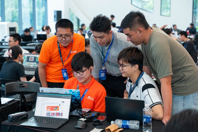 Bên trong tổng hành dinh VAIC 2026: 48 giờ nghẹt thở của thế hệ AI Builders- Ảnh 5.