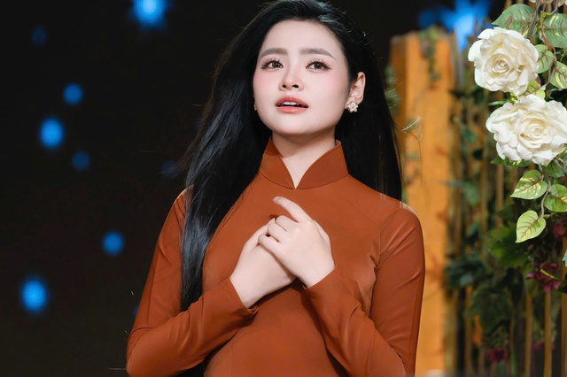 Ca sĩ Thu Hường: Tốt nghiệp thủ khoa, kiên định với dòng nhạc bolero - Ảnh 3.