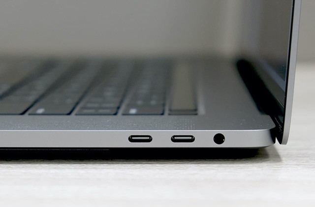 Laptop c&oacute; nhiều cổng USB-C, v&igrave; sao chỉ một cổng nhận sạc? - Ảnh 1.