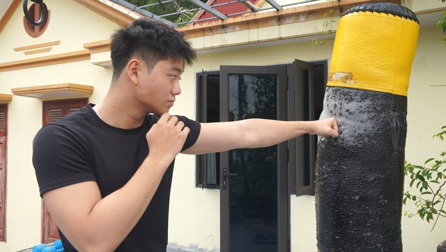 Chàng thủ khoa bị bạn nữ sợ vì thân hình to và đẹp - Ảnh 4.