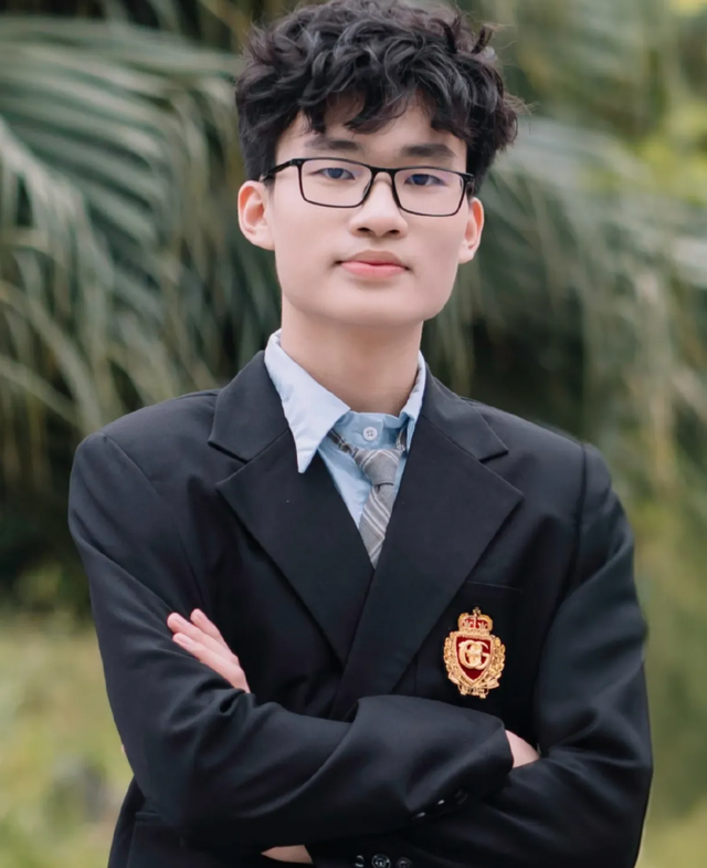 Đ&atilde; đỗ đại học mong muốn, nam sinh &acirc;m thầm thi lại th&agrave;nh thủ khoa khối D07 - Ảnh 3.