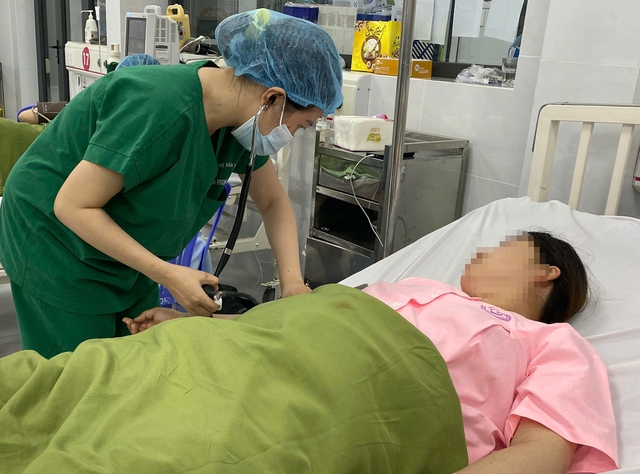 Cứu sống mẹ con sản phụ bị bệnh tim bẩm sinh rất hiếm gặp - Ảnh 1.