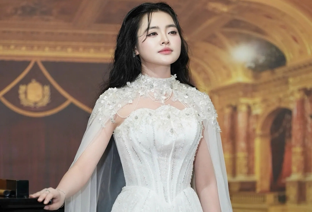 Ca sĩ Thu Hường: Tốt nghiệp thủ khoa, kiên định với dòng nhạc bolero - Ảnh 6.