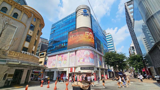 Hình ảnh 50 năm thành phố mang tên Bác nổi bật giữa trung tâm Seoul - Ảnh 1.