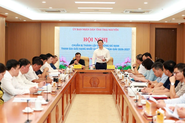 Chủ tịch VFF và Chủ tịch tỉnh Thái Nguyên đồng chủ trì cuộc họp quan trọng về thành lập CLB chuyên nghiệp- Ảnh 1.