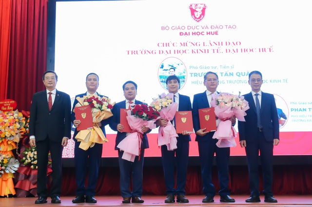 Đại học Huế bổ nhiệm lại lãnh đạo các trường đại học thành viên - Ảnh 3.