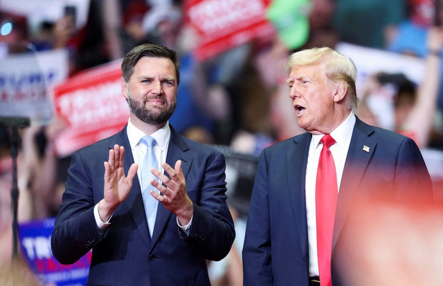 Thiếu tá Không quân Mỹ bị bắt vì kêu gọi luận tội Tổng thống Trump- Ảnh 1.