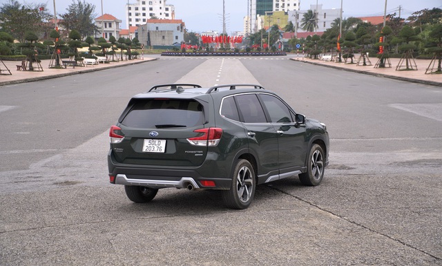 SUV Nhật hai cầu Subaru Forester lại giảm giá 'khủng', về dưới 800 triệu đồng - Ảnh 1.
