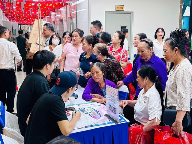 Xin việc ở… tuổi hưu - Ảnh 1.