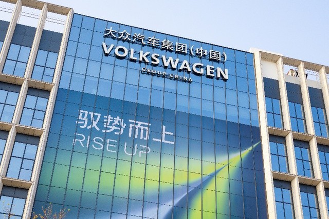Tăng tốc hành trình điện hóa toàn cầu, Việt Nam sắp đón xe điện Volkswagen đầu tiên- Ảnh 2.