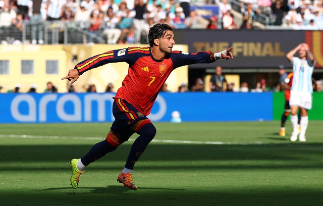 'Số 7' đập tan giấc mơ của Messi- Ảnh 1.