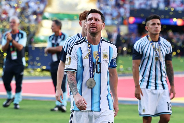 Ibrahimovic: 'Tây Ban Nha đã hút cạn linh hồn đối thủ, tôi biết Messi rất buồn’- Ảnh 3.