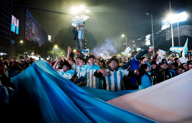 CĐV Argentina ném đá vào cảnh sát sau thất bại ở chung kết World Cup 2026- Ảnh 2.