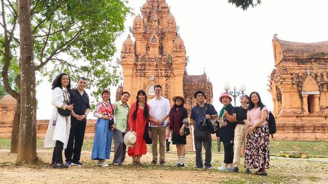 Người phụ nữ đưa văn chương Việt vượt đại dương - Ảnh 4.