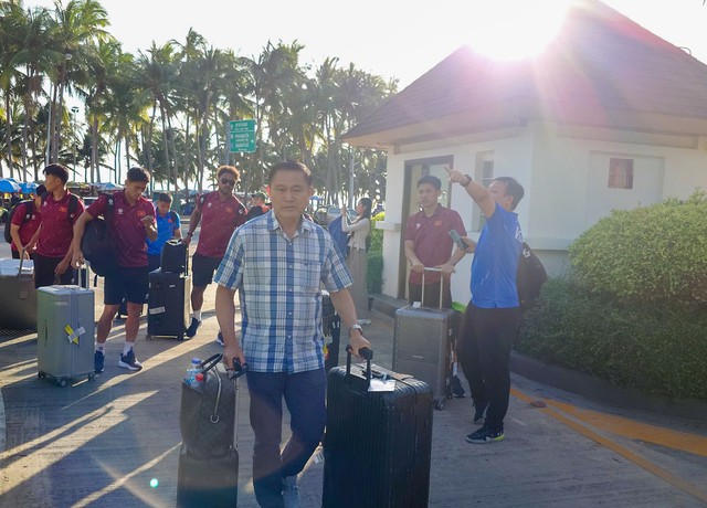 Trưởng đoàn mát tay Trần Anh Tú cùng đội tuyển Việt Nam đến Thái Lan an toàn, sẵn sàng đấu Timor Leste- Ảnh 8.