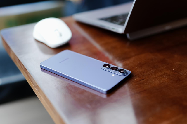 Đi làm, cà phê, du lịch: Gần 4 tháng qua mang theo Galaxy S26+ đến mọi nơi - Ảnh 1.