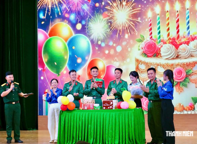 Mang 'sinh nhật đồng đội' lên sân khấu tranh tài đầy hấp dẫn - Ảnh 1.